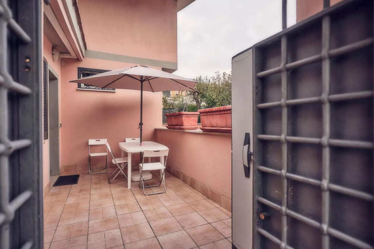 Travelershome Ciampino 170 Station Street 0*,  Italia