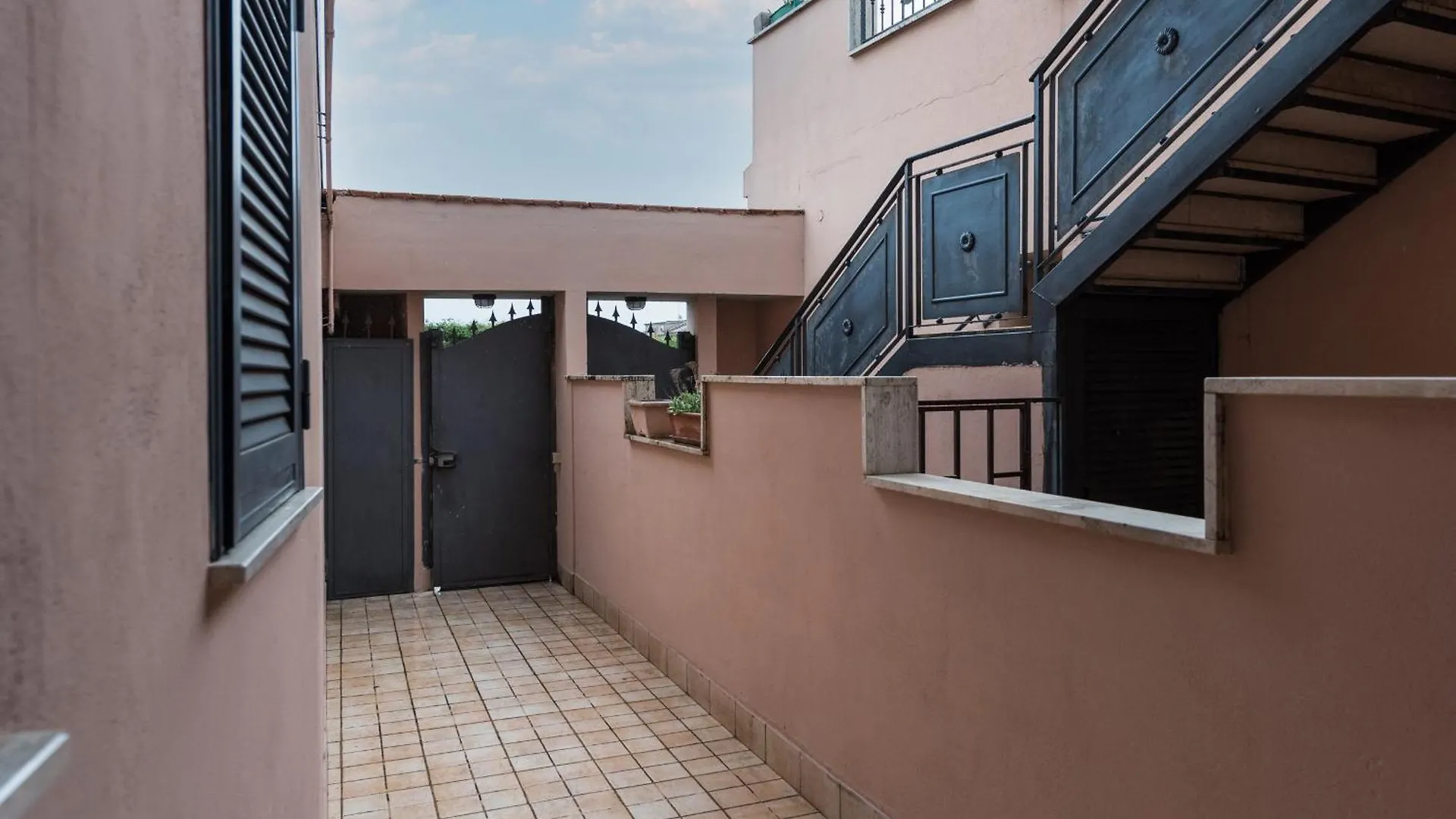Bed & Breakfast Travelershome Ciampino 170 Station Street